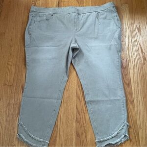 NWOT Isaac Mizrahi Live Light Gray Pull-On Ankle Woman’s Jeans Size US 30 WP